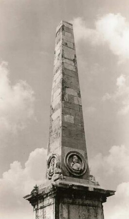 Obelisk : Obelisk (1753-1755; G. W. von Knobelsdorff). Potsdam, Alter Markt