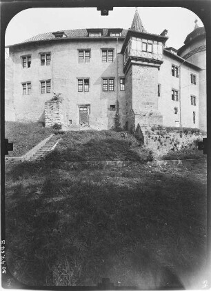 Heldburg (Bad Colberg-Heldburg). Veste Heldburg (Baubeginn 12. Jh.). Kommandantenbau. Teilansicht von Nordwest