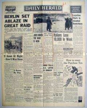 Britische Tageszeitung "Daily Herald" mit einem Foto von der Erschießung polnischer Zivilisten durch deutsche Besatzungstruppen