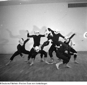 Grotesk - Tanz. Aufnahmen der Palucca-Schule in Dresden