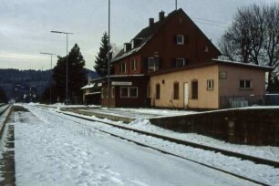 Fichtenberg Empfangsgebäude Bahnsteig Laderampe