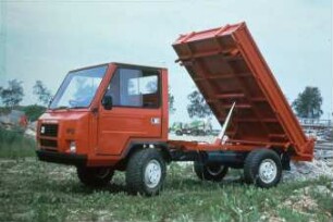 Fotografie: Bergtraktor, Transportgerät, Hydraulikzylinder, Be- und Entladen