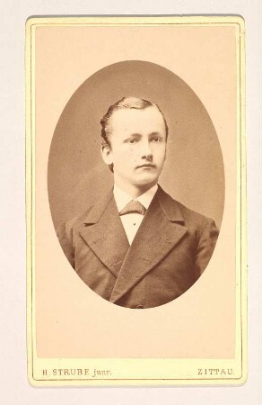 Porträt Wilhelm Leberecht Adam : Foto-/Bildersammlung Stenografische Sammlung. Porträt Wilhelm Leberecht Adam. Photographie. Carte de visite (um 1879; H. Strube). Dresden: SLUB P a 0026