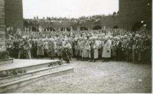 Reichspräsident Hindenburg bei der Einweihung des Tannenberg-Denkmals