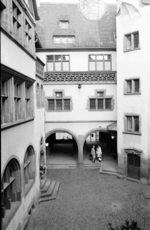 Freiburg: Rathaushof von der Cafeteria aus