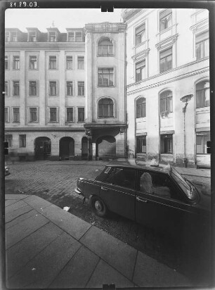 Dresden-Neustadt, Obergraben 19. Wohnhaus (um 1900). Straßenfront (Teilansicht)