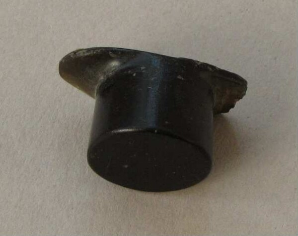 Obsidian lip peg