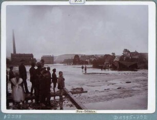 Vom Hochwasser am 30./31. Juli 1897 zerstörte Häuser an der Weißeritz in Döhlen (Freital)