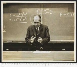 Porträtaufnahme Niels Bohr