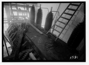 Industrie-Kraftwerk. Isolatoren an einem Transformator : Lauta (Niederlausitz). Industrie-Kraftwerk. Isolatoren an einem Transformator