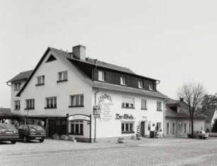 Panschwitz-Kuckau, Hotel : Panschwitz-Kuckau-Lehndorf. Hotel und Gaststätte "Zur Linde". Bautzener Straße 1 (1877). Straßenansicht mit Saalanbau