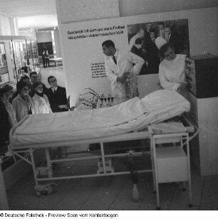 Berlin-Mitte. Sporthalle, Karl-Marx-Allee. Ausstellung "XX Jahre DDR - Kämpfer und Sieger"