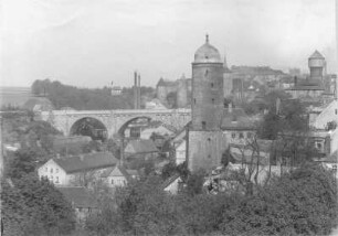 Bautzen. Stadtansicht mit Kronprinzenbrücke und Neuer Wasserkunst (1606/1610; W. Röhrscheidt d. J.) mit Neutor. Blick nach Norden