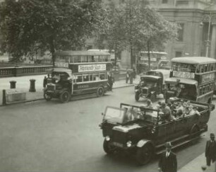 GB, London, Trafalgar Square, Autobusse
