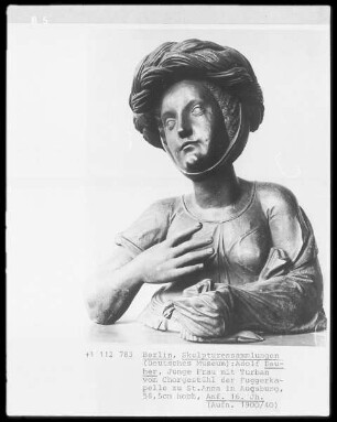 Junge Frau mit Turban