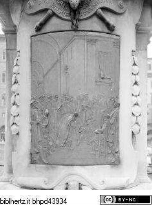 Reiterdenkmal für Cosimo I, Sockel