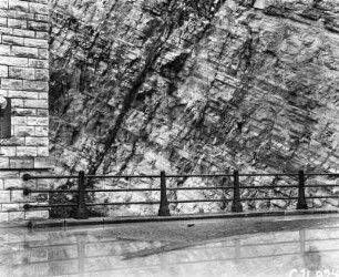Felsformation : Felsformation an der Nordseite des Theodore Roosevelt Damms.
