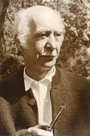 Gsaenger, Gustav; Familienfotos: Gustav Gsaenger und Familienangehörige - Porträt Gustav Gsaenger mit Pfeife