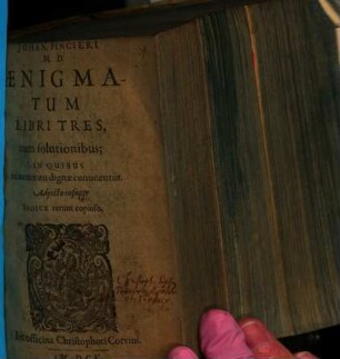 Johan. Pincieri M.D. Aenigmatum Libri Tres : cum solutionibus; In Quibus res memoratu dignae continentur. Adiecto insuper Indice rerum copioso