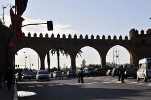 Stadtmauertor in Rabat : Rabat ist die Hauptstadt des Königreiches Marokko. Blick auf das Tor Bab er-Rouah an der Stadtmauer von Rabat, aufgenommen am 05.11.2008