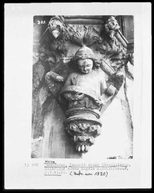 Konsole einer Steinlaterne mit der Halbfigur eines Engels