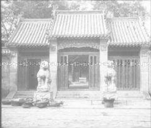 Glasdia von einem Tempel in "Kiautschou"