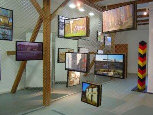 Fotoausstellung über die innerdeutsche Grenze : Im Deutsch-Deutschen Museum Mödlareuth wird die Fotoausstellung "Tatort-Fotos eines Verbrechens in Deutschland. Die Mauer 1961-1989" von Uwe Gerig gezeigt. Aufgenommen am 28. März 2012 in Mödlareuth