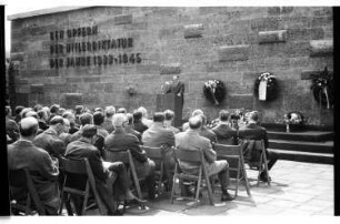 Kleinbildnegativ: Gedenkstätte Plötzensee, Heinrich Albertz, 1965