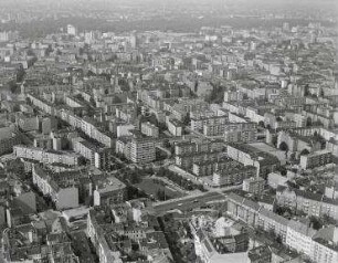 Luftaufnahme, Blick von Süden auf den Bayerischer Platz. Berlin-Schöneberg, Bayerischer Platz
