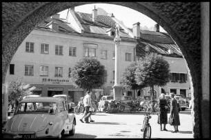 Lienz: Durchblick auf Platz mit Mariensäule