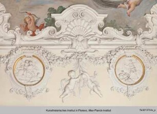 Zwei Medaillons mit mythologischen Szenen
