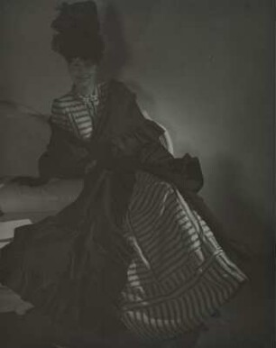 Modeaufnahme, Mode Balenciaga (femina)