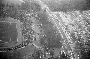 Fußballspiel KSC : Bayern München im Wildparkstadion