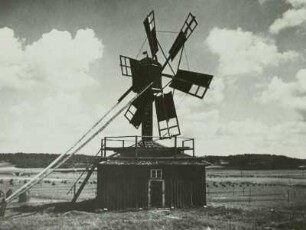 Kokerwindmühle in Suomi : Suomi (Finnland). Kokerwindmühle mit sechs Flügelrädern (Ruten)