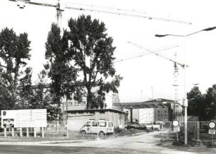 Dresden-Altstadt. Neubau Sächsischer Landtag. Baustelleneinfahrt Holländische Straße. Blick auf Stahlkonstruktion für Plenarsaal
