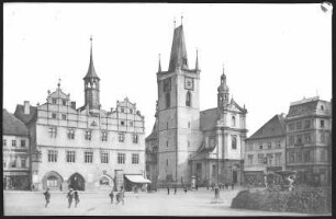 Leitmeritz. Stadtplatz mit Rathaus (1541) und Stadtkirche (1731)
