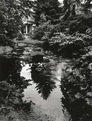 Meerane, Schwanefelder Straße 11. Villa (um 1910). Parkansicht mit Ententeich