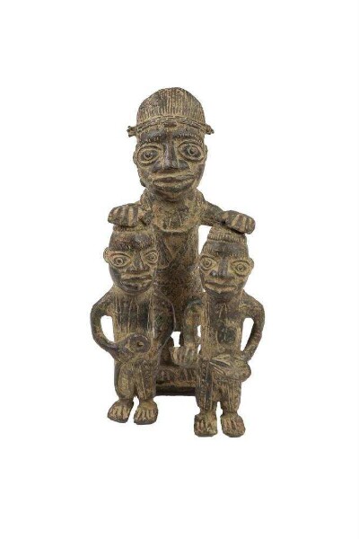 Sculpture: High dignitary with two companions