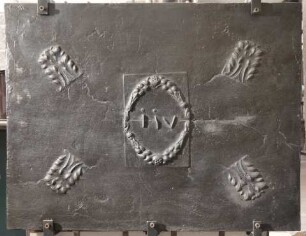 Takenplatte, Initialen "IIV"