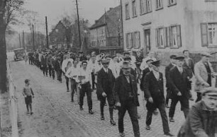 Demonstration in Raschau zum 1. Mai 1930 : Demonstration in Raschau zum 1. Mai 1930