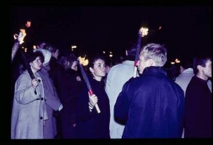 Trauer um Kennedy/ Menschen mit Fackeln