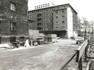 Dresden-Altstadt. Neubau Sächsischer Landtag. Baustellengelände und Altbau (Speicher von P. Wolf; 1926) an der Kleinen Packhofstraße