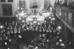 Dresden, Weixdorf. Dresdner Kreuzchor. Weihnachtskonzert mit Rudolf Mauersberger in der Dorfkirche, Dezember 1945