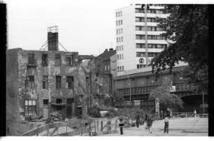 Kleinbildnegativ: Zwischen Reichenberger Straße und Kottbusser Damm, 1976