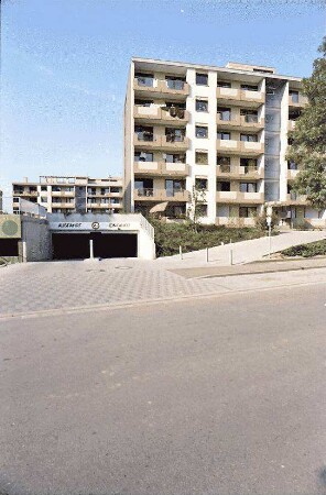 Freiburg: Studentenwohnhaus; Eingang; Straßenseite