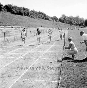 Kreissportverband Stormarn e.V.: Travestadion: Kreismeisterschaft der Leichtathletik: 100-Meter-Lauf der Frauen mit Margrit Berodt, Renate Hasenbein, Monika Küchenmeister und Sigrid Wilke