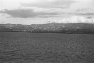 Straße von Messina : Blick vom Schiff auf das Meer und die Küstenlandschaft bei Reggio