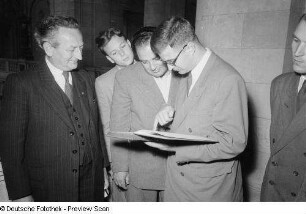 Wassil Baeff (2.v.r.) und Raitscho Kirkoff (3.v.l.) mit weiteren Gästen
