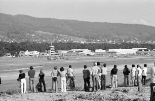 Freiburg: Flugplatz mit Vorführungen; vom Müllberg