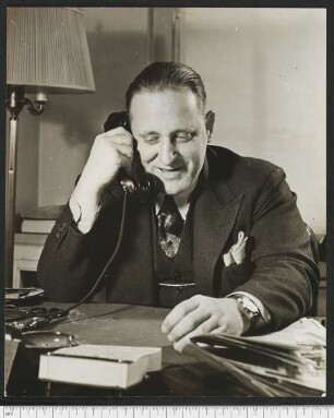 Porträtaufnahme John Gunther
